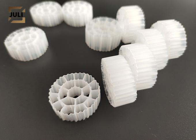 FDA Emniyet A/O Teknolojisi Plastik MBBR Filtre Ortamı Beyaz Hdpe Malzeme 25x10mm 1